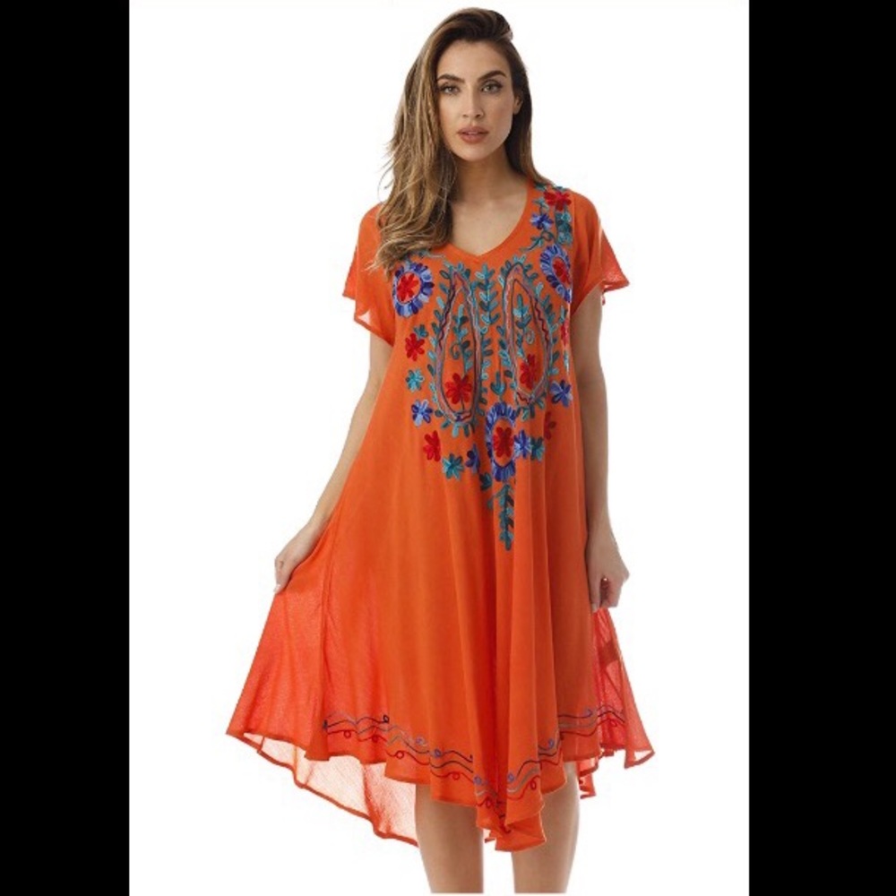 Short Sleeve Dress with Multicolored Embroidery